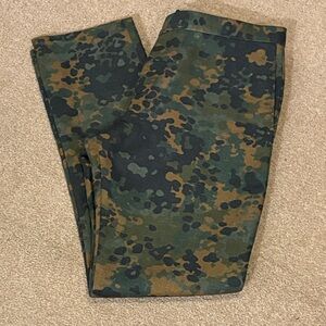BURBERRY NWOT Camouflage Patterned Pants, Italian 44